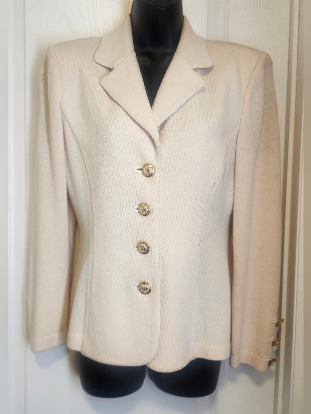 St. John Cream Knit Blazer with Gold Buttons Size 6 EUC
